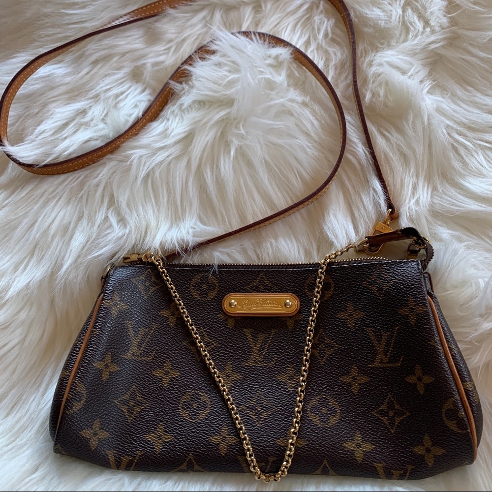 Louis Vuitton 
Clutch Eva Cross Body Bag